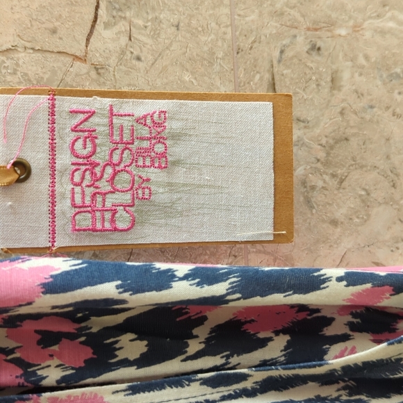 Fitted fun dress with cut out back - Picture 4 of 4